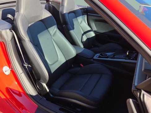 Certified 2025 Porsche 911 Carrera image 13