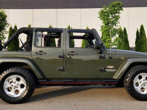 Used 2015 Jeep Wrangler Unlimited Sahara w/ Connectivity Group AWD/4WD image 5
