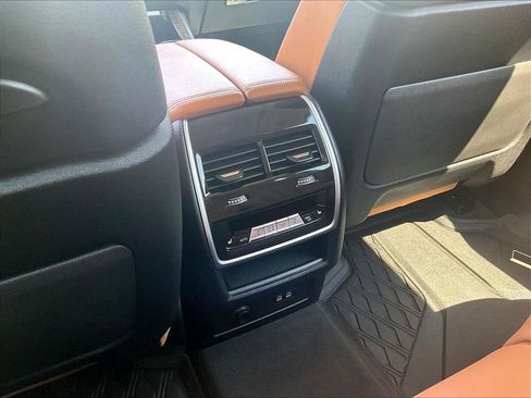 Used 2024 BMW X7 xDrive40i w/ Premium Package AWD/4WD image 29