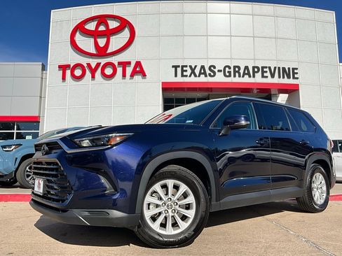 Used 2025 Toyota Grand Highlander FWD image 2