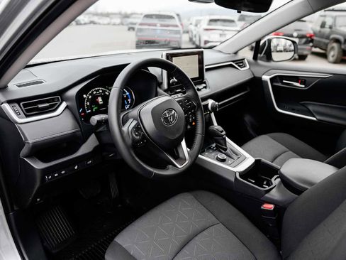 Used 2025 Toyota RAV4 XLE w/ Convenience Package image 10