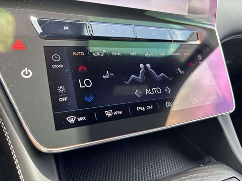 New 2025 Maserati Grecale GT image 18