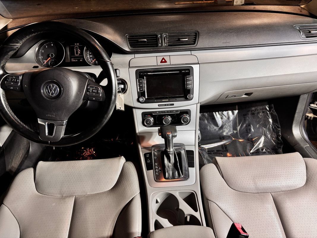 Used 2010 Volkswagen Passat Komfort FWD image 16