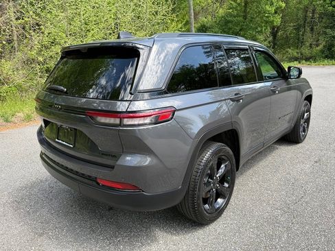 Used 2025 Jeep Grand Cherokee Limited w/ Luxury Tech Group II image 6