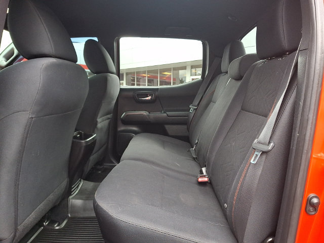 Used 2016 Toyota Tacoma TRD Off-Road w/ Exterior Package AWD/4WD image 11