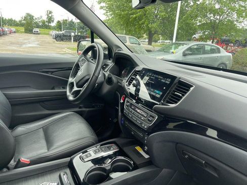 Used 2022 Honda Pilot Touring image 2