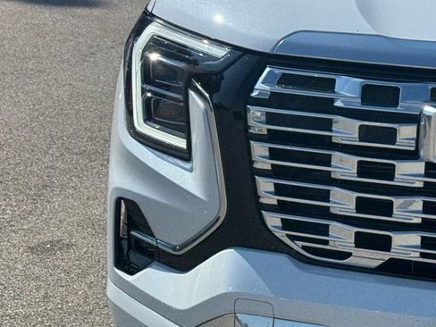 Used 2026 GMC Terrain Denali AWD/4WD image 9