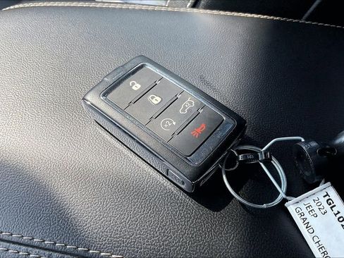 Used 2023 Jeep Grand Cherokee Limited RWD image 36
