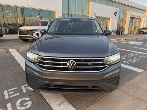 Used 2022 Volkswagen Tiguan SE w/ Panoramic Sunroof Package image 10