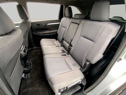 Used 2016 Toyota Highlander LE FWD image 20