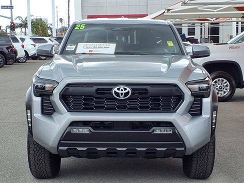 Certified 2025 Toyota Tacoma TRD Off-Road AWD/4WD image 2