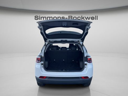 Used 2022 Jeep Compass Latitude image 10