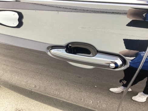 Certified 2023 Toyota Highlander XLE image 14