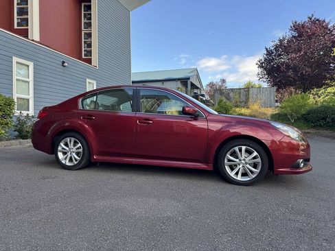 Used 2014 Subaru Legacy 2.5i Limited AWD/4WD image 2