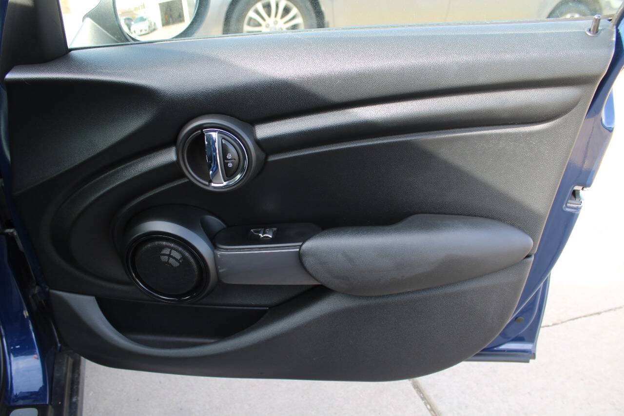 Used 2017 MINI Cooper 4-Door Hardtop FWD image 7