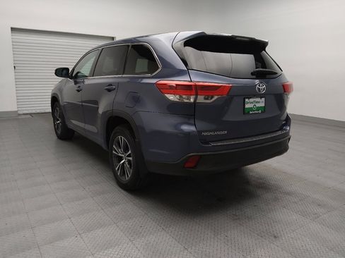 Used 2018 Toyota Highlander LE image 5