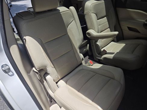 Used 2019 GMC Acadia Denali w/ Technology Package FWD image 18