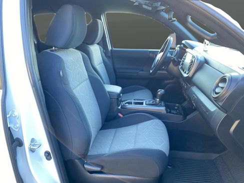 Used 2023 Toyota Tacoma TRD Off-Road image 40