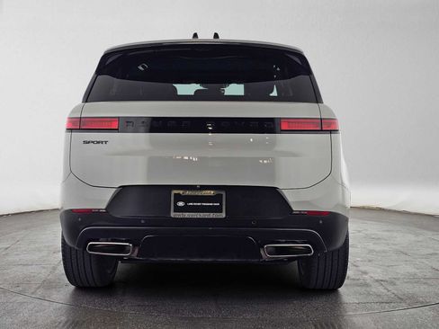 Used 2024 Land Rover Range Rover Sport SE AWD/4WD image 4