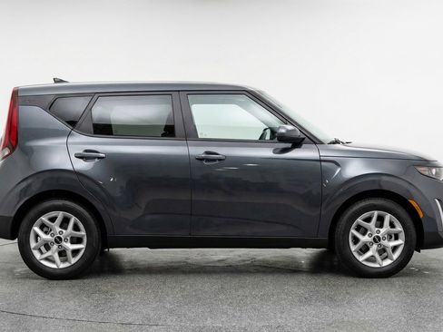 Used 2025 Kia Soul LX w/ LX Technology Package FWD image 11