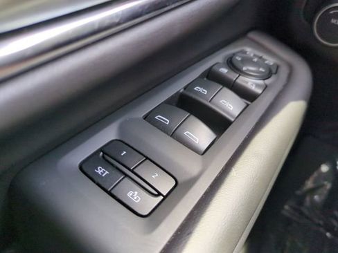 Used 2022 Chevrolet Tahoe Z71 w/ Luxury Package AWD/4WD image 30