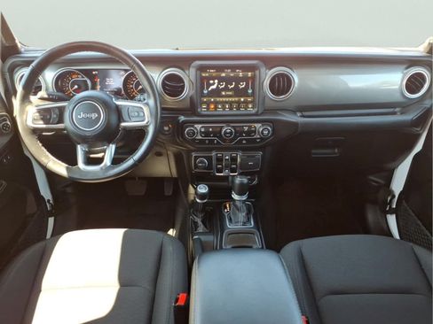 Used 2022 Jeep Wrangler Unlimited Sahara w/ Cold Weather Group AWD/4WD image 17