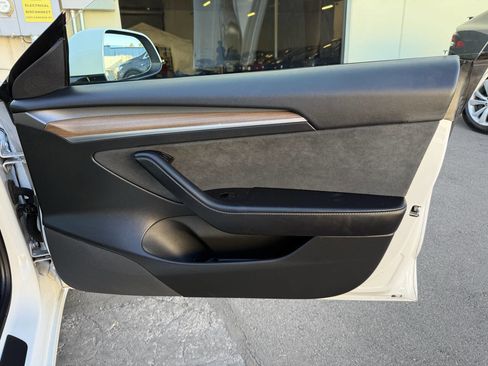 Used 2021 Tesla Model 3 Standard Range Plus image 12