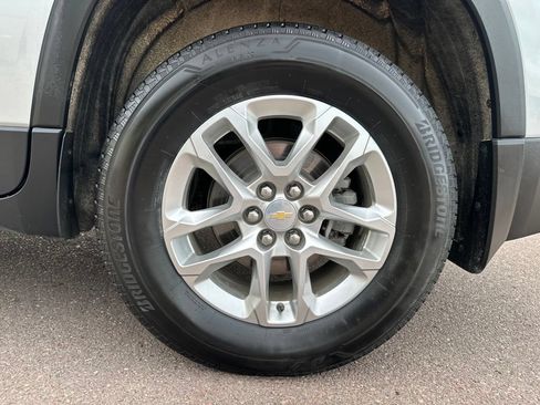 Used 2021 Chevrolet Traverse LT AWD/4WD image 42
