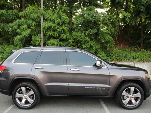 Used 2014 Jeep Grand Cherokee Limited w/ Trailer Tow Group IV AWD/4WD image 5