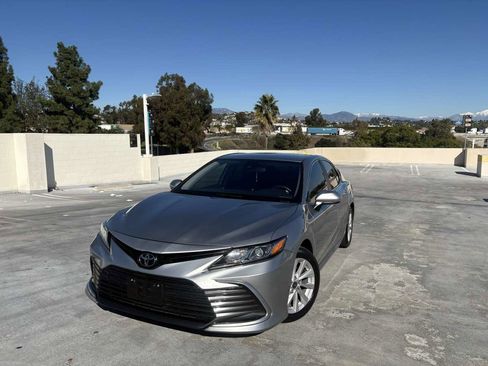 Used 2022 Toyota Camry LE image 4