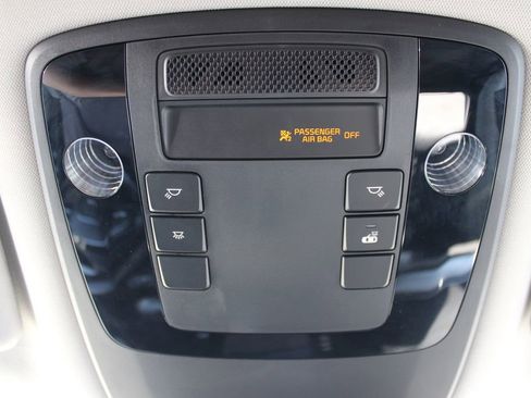 Used 2024 Kia Carnival LX FWD image 33
