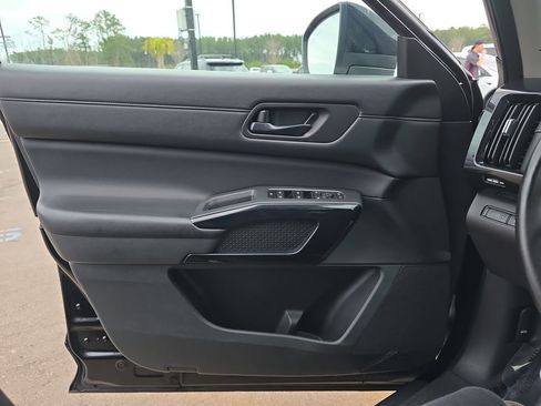 Used 2024 Nissan Pathfinder SV image 30