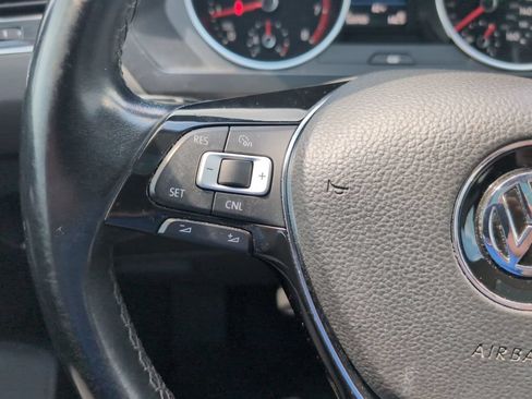 Used 2018 Volkswagen Tiguan SE w/ Panoramic Sunroof Package AWD/4WD image 16