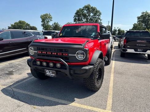 Used 2023 Ford Bronco 4-Door AWD/4WD image 2