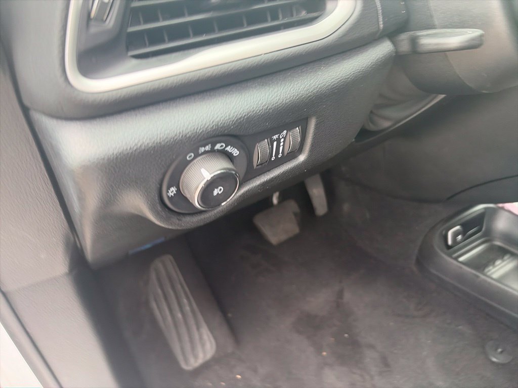 Used 2025 Chrysler Pacifica Select FWD image 20