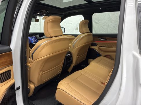 Certified 2024 Jeep Grand Cherokee Summit AWD/4WD image 13