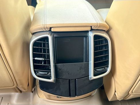 Used 2017 Porsche Cayenne AWD/4WD image 29