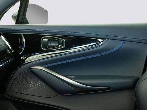 Used 2025 Aston Martin DBX 707 image 20