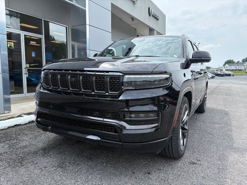 Certified 2025 Jeep Grand Wagoneer Series II Obsidian w/ Quick Order Packagew 28T AWD/4WD image 3