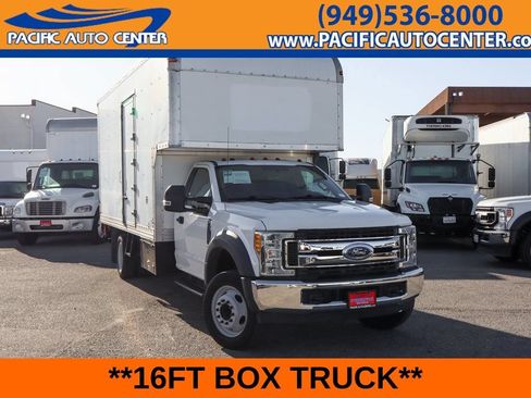 Used 2017 Ford F550 2WD Regular Cab Super Duty image 1