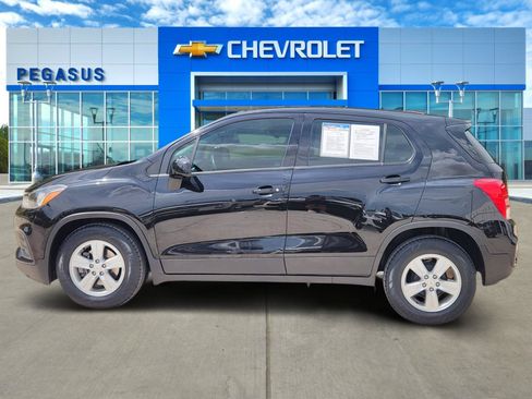 Used 2021 Chevrolet Trax LS FWD image 3