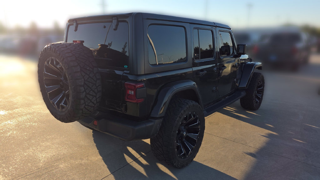Used 2018 Jeep Wrangler Unlimited Sahara w/ Uconnect 4C Nav & Sound Group AWD/4WD image 5