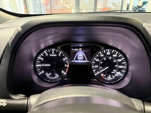 Used 2019 Nissan Pathfinder SV image 7