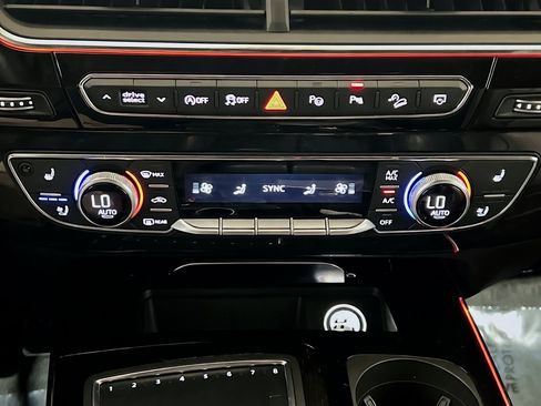 Used 2019 Audi Q7 3.0T Prestige w/ Prestige Package AWD/4WD image 12