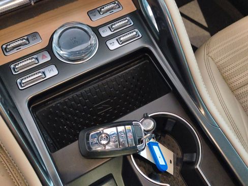 Used 2024 Lincoln Nautilus Reserve w/ Equipment Group 202A image 28