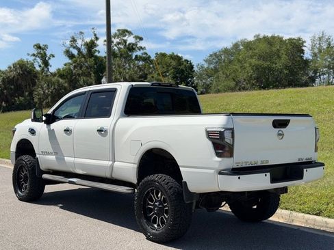 Used 2017 Nissan Titan SV image 3