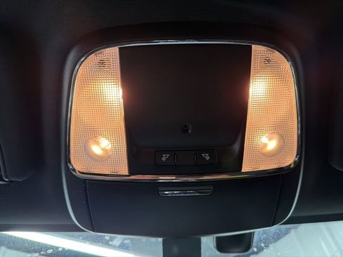 Used 2020 Jeep Grand Cherokee Laredo RWD image 24