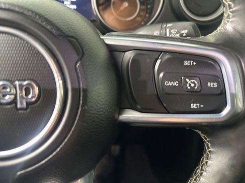 Used 2020 Jeep Gladiator Overland AWD/4WD image 13