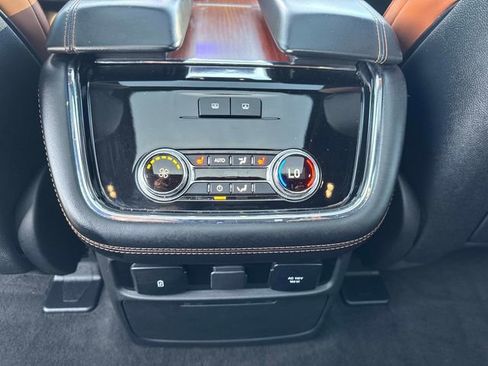Used 2019 Lincoln Navigator L Reserve AWD/4WD image 17