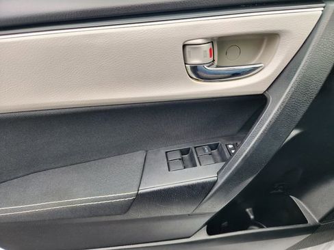 Used 2018 Toyota Corolla LE image 20